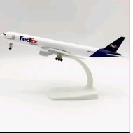 Fed ex B777 airplane diecast miniature, 20 cm long, full iron material wheelADA mountingADA