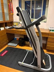 Johnson 喬山 TEMPO T921 電動跑步機