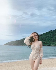 Bikini trễ vai phối ren tiểu thư