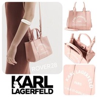 現貨‼️Karl Lagerfeld 嘅 Rue St-Guillaume 托特包 👜
產品亮點同設計經典標誌：
✨ 正面印有 Karl Lagerfeld 位於巴黎著名總部地址「21 RUE ST-