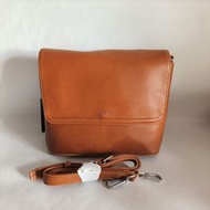 加拿大 MATT & NAT 啡淺色皮革 斜咩袋