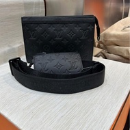 Lv GASTON WEARABLE WALLET