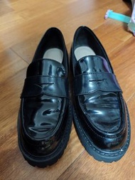 Charles & Keith 黑色厚底樂福鞋