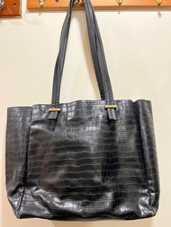 Global work黑色皮革款式肩包 托特包 大容量包包 上班族好用！Global work black leather style shoulder bag and tote bag, easy to use for office workers!