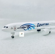 MÔ HÌNH MÁY BAY BOEING 777-300ER HÃNG HÀNG KHÔNG "EGYPT AIR" KIM LOẠI CAO CẤP 20CM CÓ BÁNH XE mẫu mớ