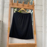 2hand black skirt, waist 65 to 95cm, length 56cm, code 282