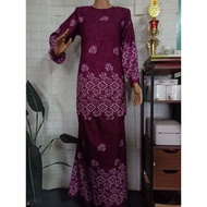 kurung Aryana moden dari batik kain bercorak l