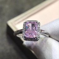 粉色莫桑鑽戒，粉色莫桑鑽訂婚戒指，枕形切割莫桑鑽