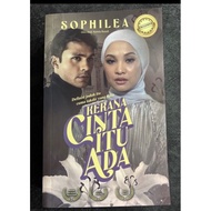 🍒NEW🍒NOVEL ADAPTASI KERANA CINTA ITU ADA PENUILS SOPHILEA