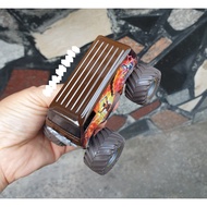 Monster Jam Thunder Bus MJ44A Monster truck model from Spin Master Canada