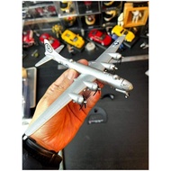 1:200 alloy B29 Sky Fortress transport aircraft into metal wheel model c