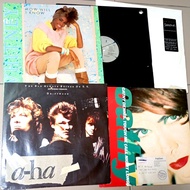 12 INCH SGL A-Ha, Whitney, Michael Jackson & Janet, Cathy Dennis VANILLA ICE. REMIX VERSIONS 33 45 R