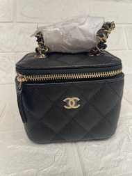 17/1 香港現貨｜Chanel mini vanity 荔枝皮 小方盒子😍黑色 荔枝牛皮 淡金扣🎈Full Set