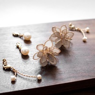 【淡銀灰】 姬朧月。水晶花天然珍珠 耳環