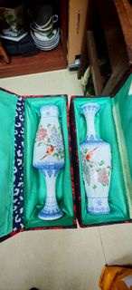 乾隆年製青花瓷花瓶一對