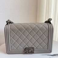 Chanel boy28 灰色羊皮 質感色