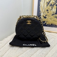 Chanel 23C 手柄黑金羊皮圓餅包