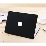 Macbook case, black macbook case (comes with dust plug + broken charging clip)
