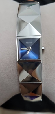 นาฬิกาข้อมือกำไรผู้หญิง Fendi ของแท้  สภาพสวยมาก
