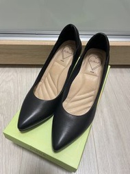 （全新）專櫃品牌Diana黑質感軟羊皮高跟鞋