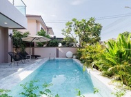 Pattaya Holiday Villa (Venice Single  Villa)【8 minutes drive to floating market + swimming pool】