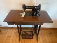 古董 SINGER 縫紉機連木檯 古董勝家衣車 Antique Sewing Machine 有摩打有皮帶 無電都能操作 新加了電動摩打