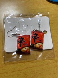 辛辣麵耳環