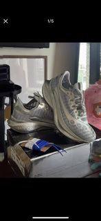 Saucony Endorphin Pro 5跑鞋