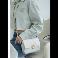 Chanel 香奈兒方胖子mini白色愛心琺瑯扣
