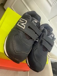 New Balance防水運動鞋皮面