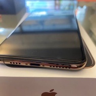 9.8新iphone xs max 64金色 盒序一樣 功能正常 電量89%台灣公司貨 無拆機維修過=16800  配件：線 頭  螢幕：6.5 版本：13.3