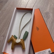 Hermes 愛馬仕芝麻綠小馬吊飾（馬年馬上發財）