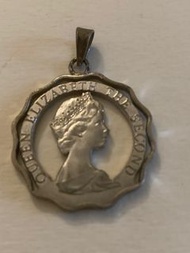 1975年英女頭大一元硬幣剪影吊墜 $250