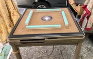 和新電動麻將桌中古~四口機~8成新餐桌型四口機電動麻將桌自取價8千（含麻將牌2副）