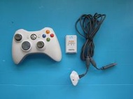 (二) XBOX 360 主機原廠專用 白色手把附充電配件  使用操作功能良好..如圖..