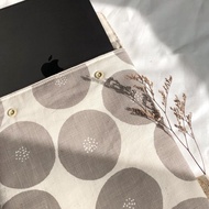 平板扣子收納包 // iPad收納包  (麵包系列)