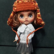 Winter hat with earflaps for Blythe.