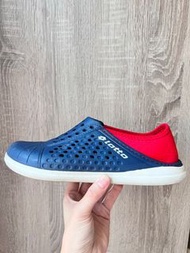 二手lotto 藍/紅透氣排水洞洞鞋