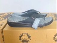 Crocs 卡駱馳 樂唯人字拖 男女同款 情侶 沙灘鞋 涼鞋 拖鞋 戶外 防水 Flip flops unisex couple beach shoes sandals slippers outdoo