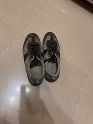 Guess 棕色休閒鞋