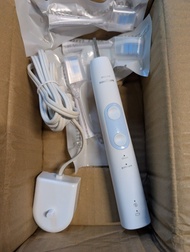 Philips Sonicare ProtectiveClean 4500 HX682 with pressure sensor feedback if you press too hard. Ele