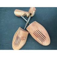 Cedar Wood Shoe Tree - Adjustable