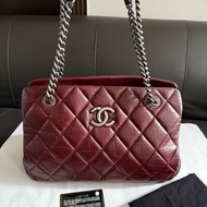 chanel香奈兒 酒紅色孟買托特tote復古做舊鏈條單肩包17開