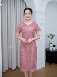 🎀 All Ladies 🎀 เดรสลูกไม้คอวีดอกไม้ ผ้าลูกไม้เงาทอลายสวยมาก ๆ เหมาะออกงาน เดรสใส่งานแต่ง งานมงคล