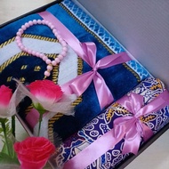 HADIAH IBU / HADIAH UNTUK WANITA/ HADIAH PEREMPUAN/ HADIAH UNTUK EMAK/ HADIAH SEJADAH/ HADIAH SARUNG