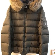 Moncler 厚羽絨外套 /真皮草（近全新商品）(墨綠色）（狼毛）頂級款