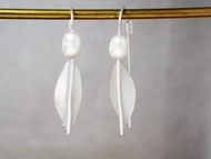 【Plant 系列】 #a52 葉子珍珠耳環/ 925銀/ 手工禮物/ 客製化