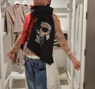 🔥【全新連Tag】Karl Lagerfeld 老佛爺雙面閃爆水鑽圍巾/披肩/頸巾✨假一賠十！一面黑一面紅 閃爆全場 聖誕新年送禮自用神物 (一物多個造型，激抵)