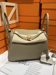 門市現貨～Hermès Lindy  26 8Q馬爾法灰金釦 TC K stamp