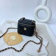 Chanel 核桃金球 mini 化妝包